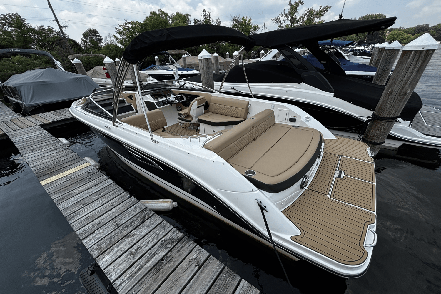 2020 Sea Ray 230 SLX Image Thumbnail #2
