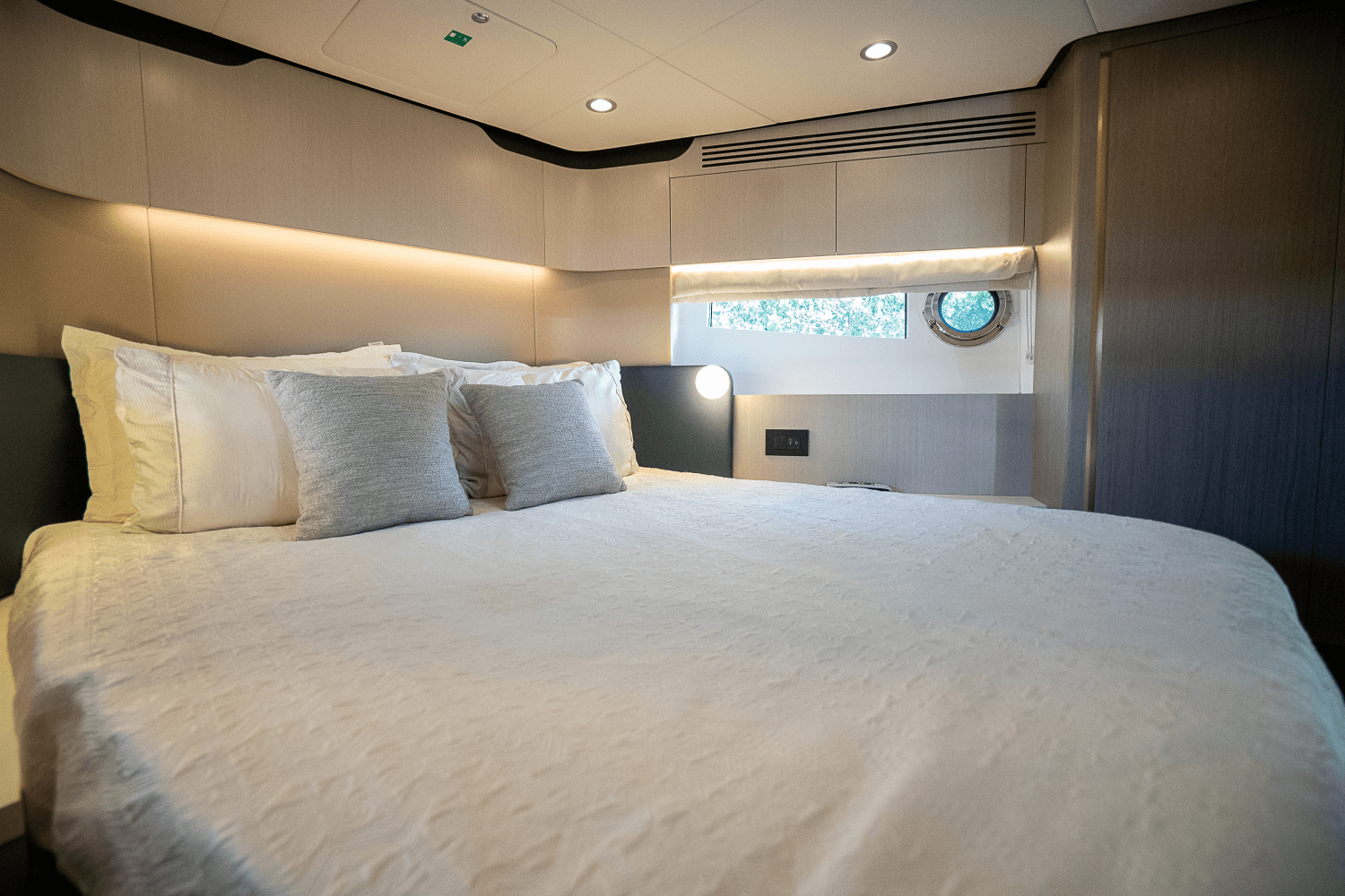 2023 Azimut
                                                             60 FLY Image Thumbnail #60