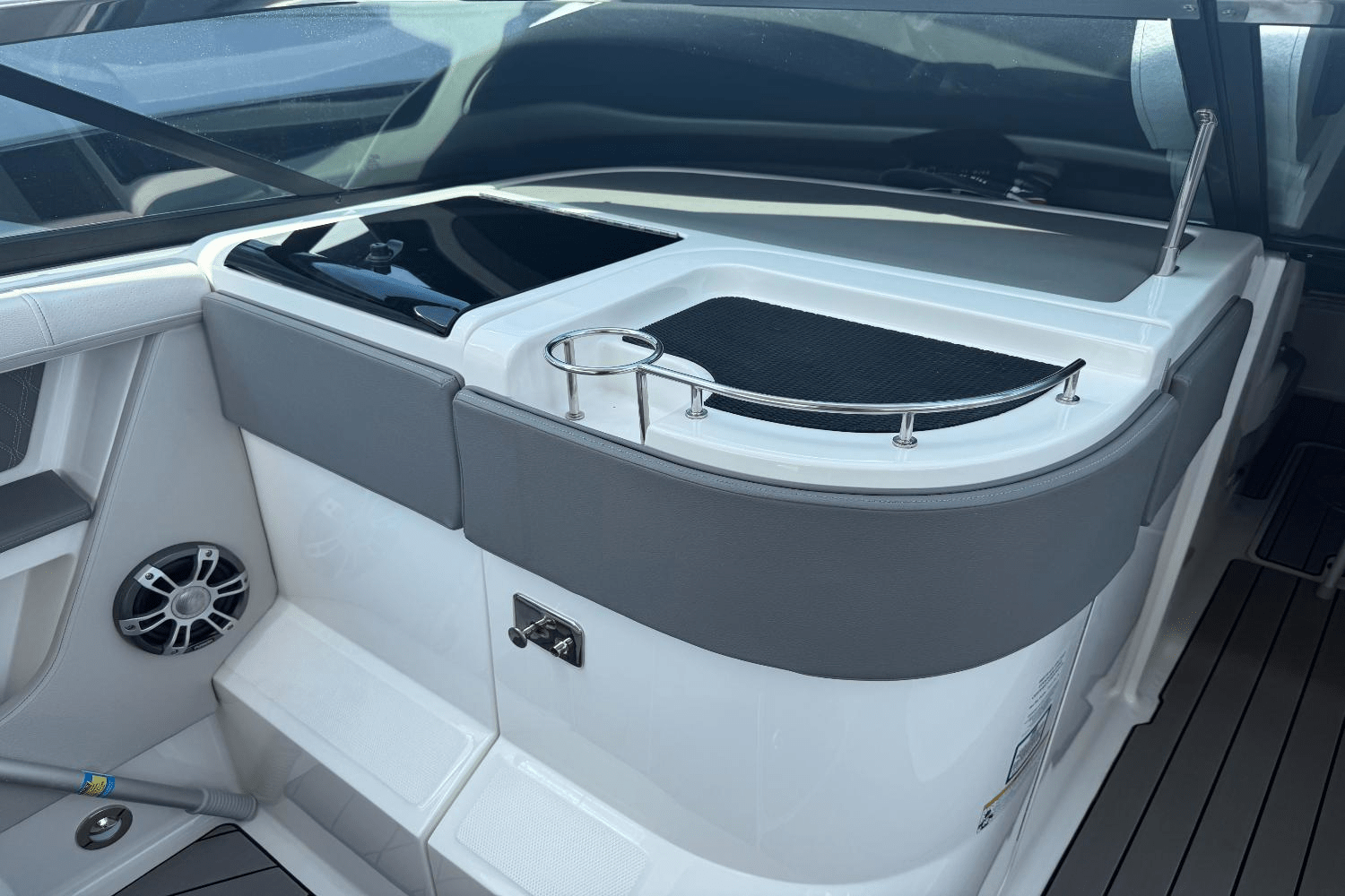 2023 Sea Ray SLX 310 Outboard Image Thumbnail #13