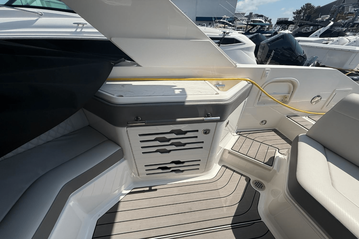 2023 Sea Ray SLX 310 Outboard Image Thumbnail #9