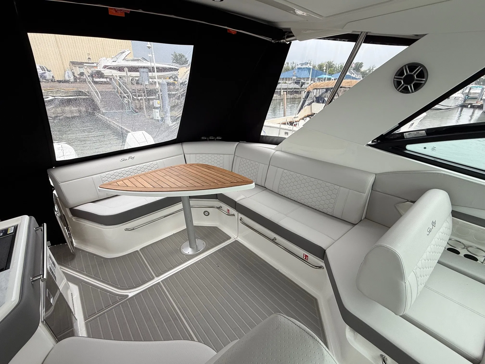 2026 Sea Ray Sundancer 320 Outboard Image Thumbnail #10