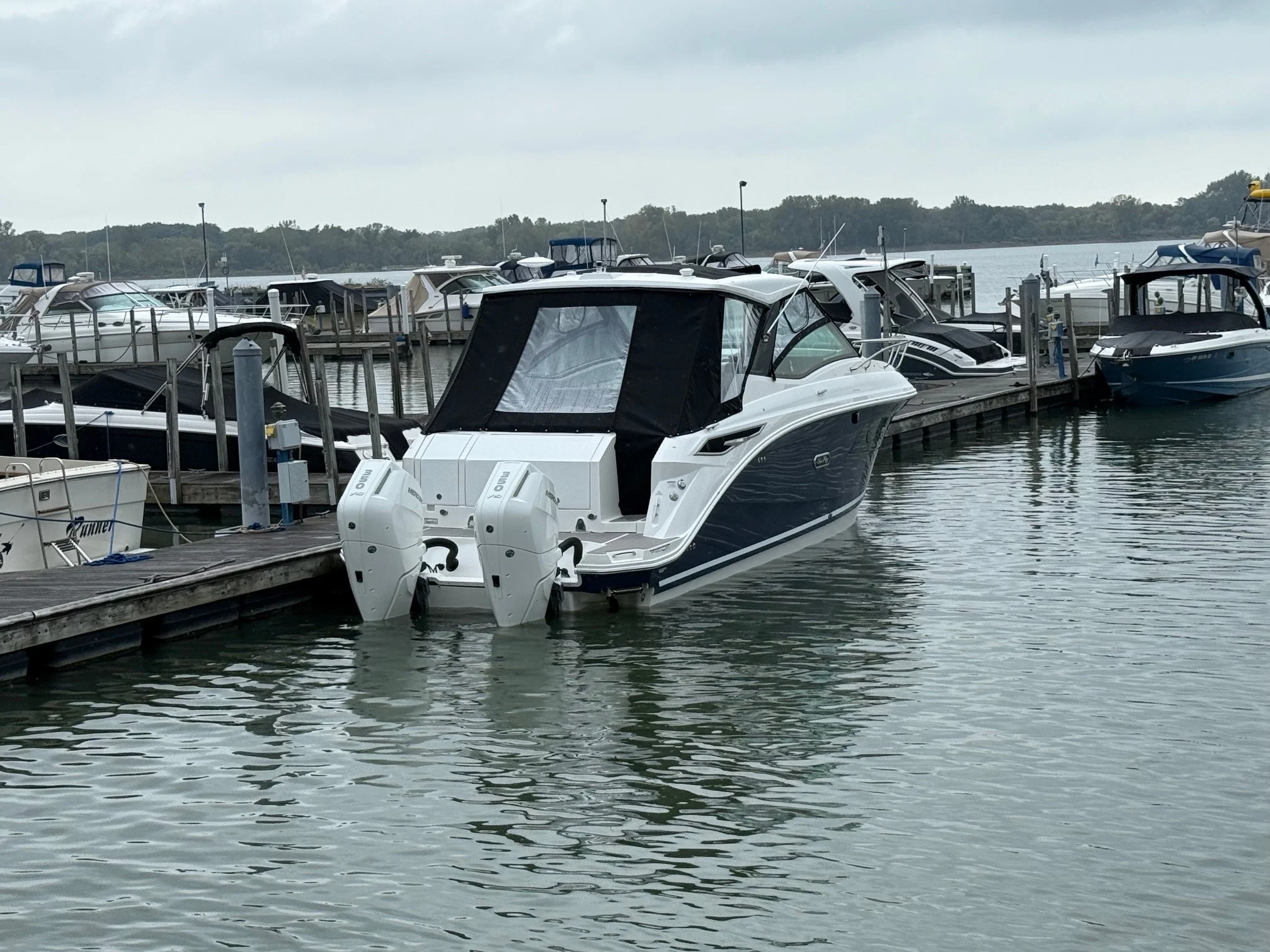 2026 Sea Ray Sundancer 320 Outboard Image Thumbnail #3