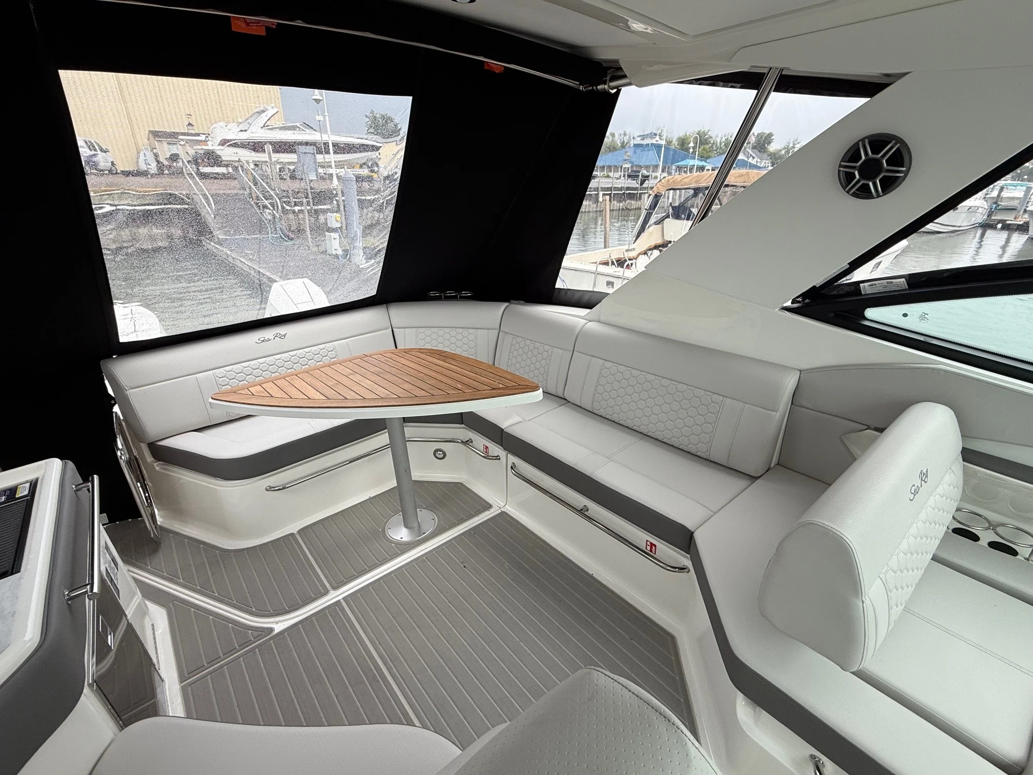 2026 Sea Ray Sundancer 320 Outboard Image Thumbnail #10