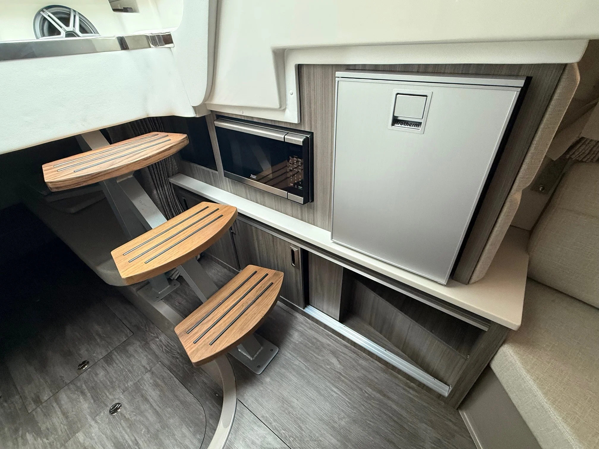 2026 Sea Ray Sundancer 320 Outboard Image Thumbnail #15