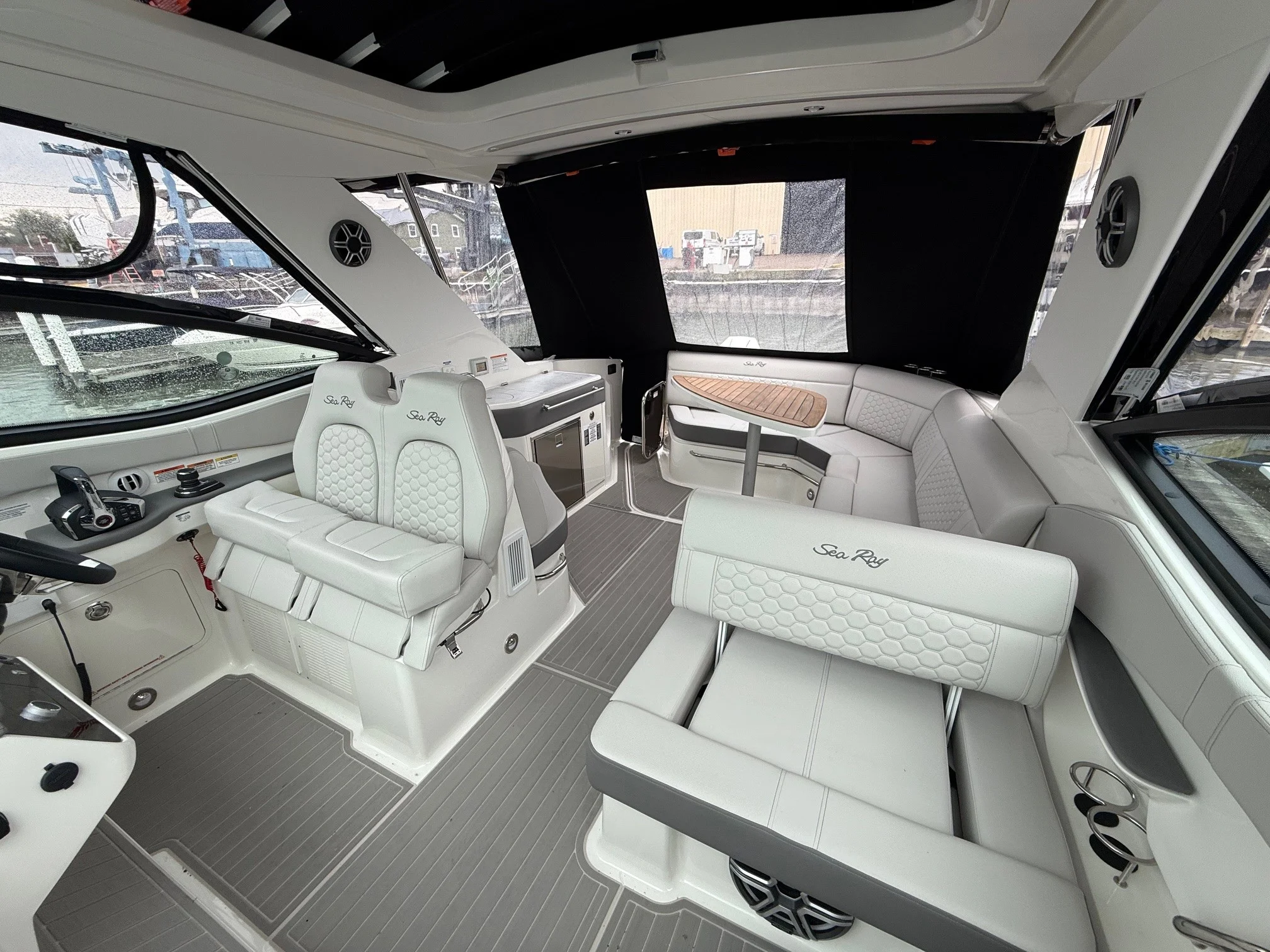 2026 Sea Ray Sundancer 320 Outboard Image Thumbnail #8