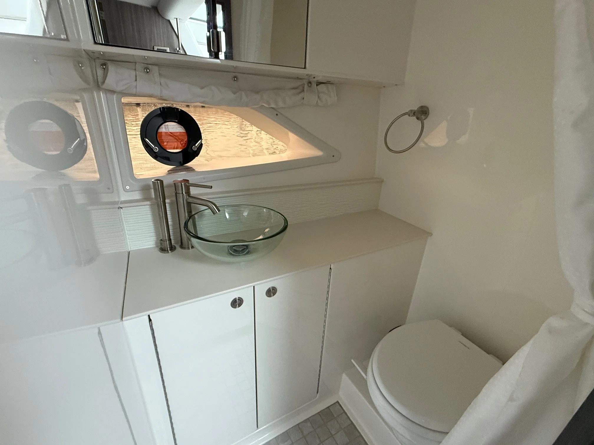 2026 Sea Ray Sundancer 320 Outboard Image Thumbnail #17