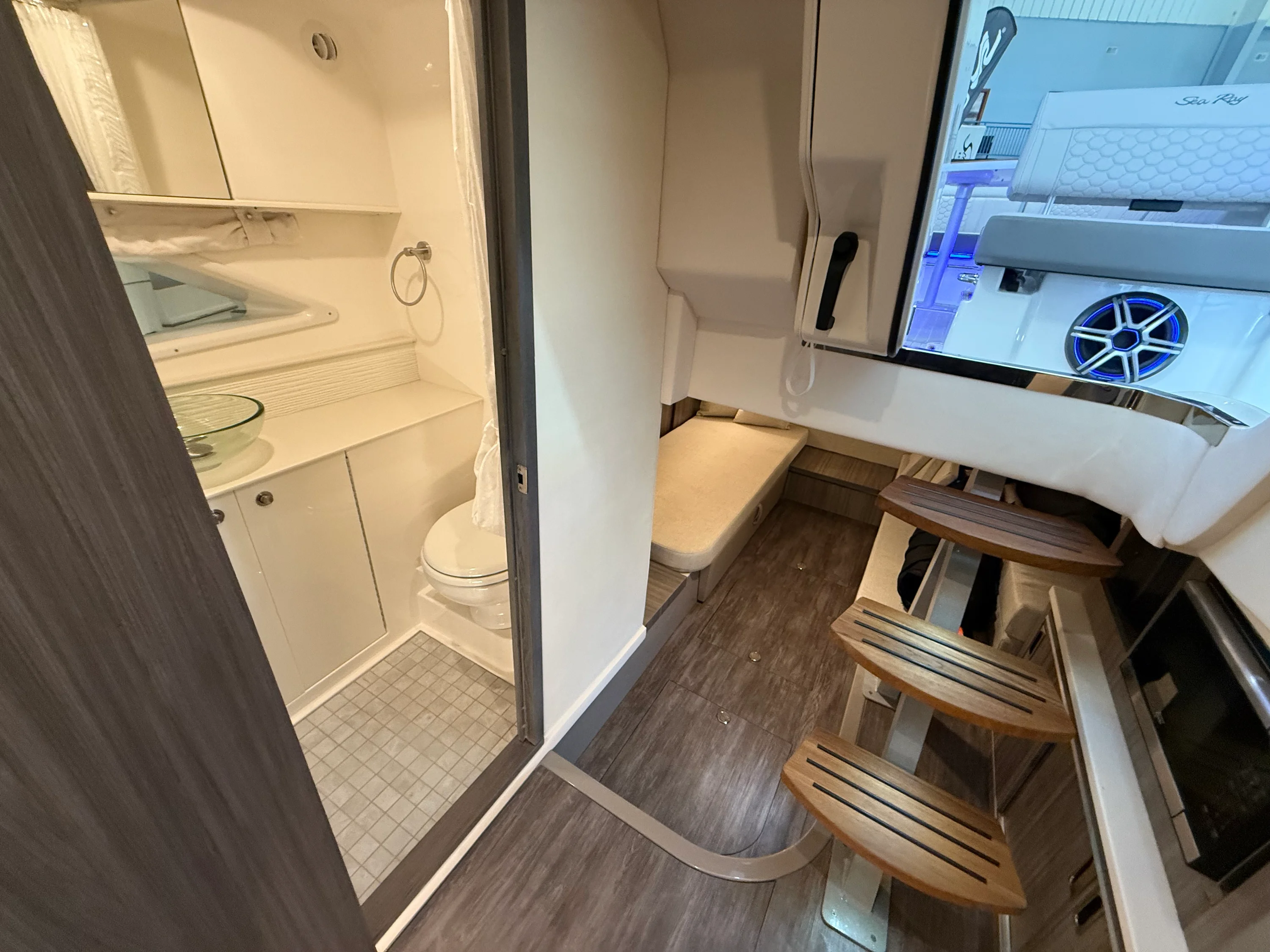 2026 Sea Ray Sundancer 320 Image Thumbnail #96