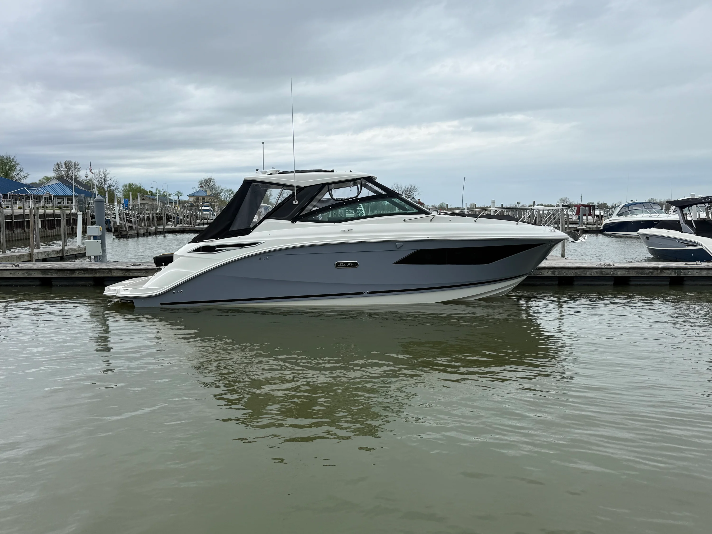 2026 Sea Ray Sundancer 320 Image Thumbnail #0