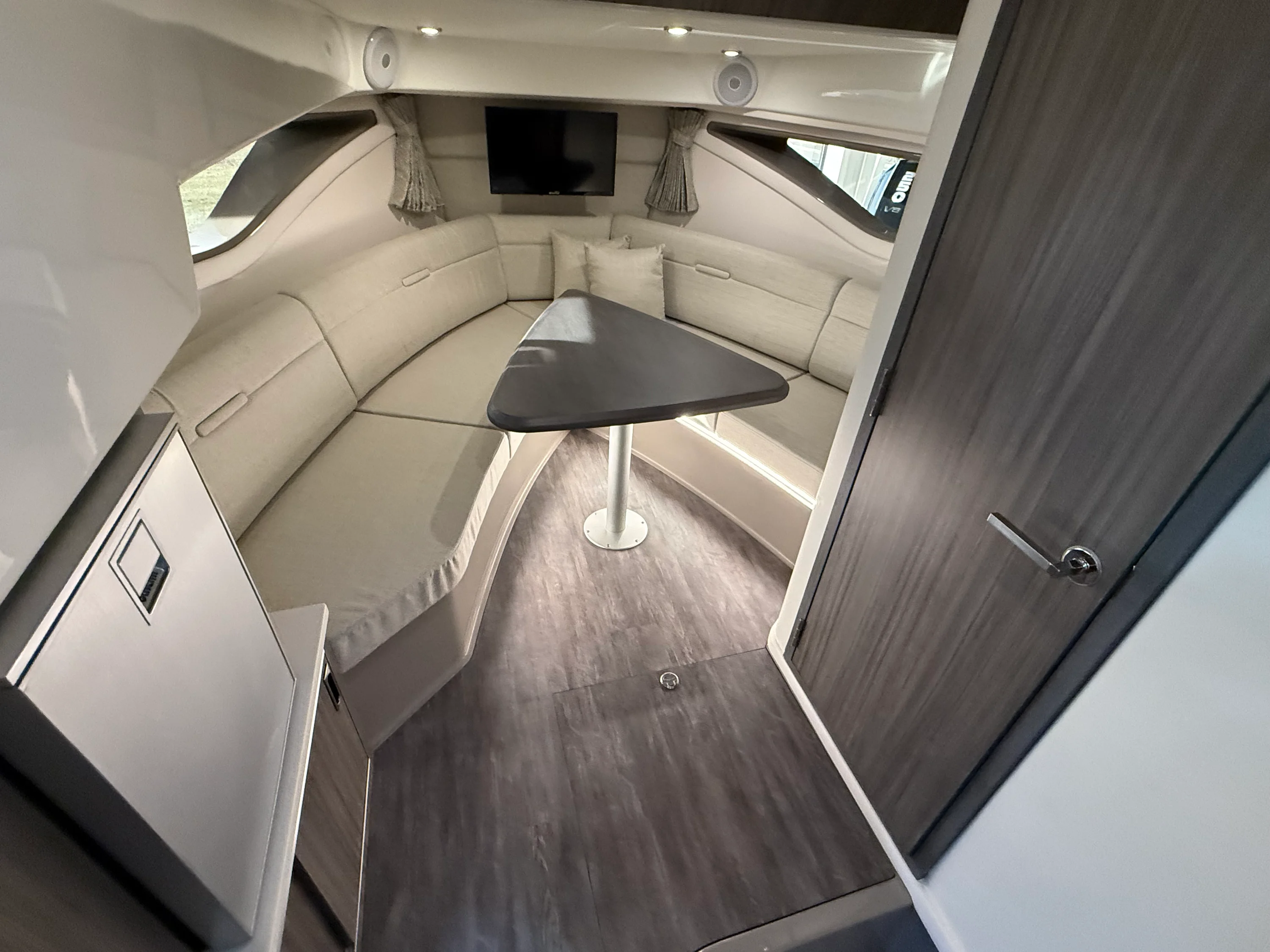 2026 Sea Ray Sundancer 320 Image Thumbnail #92