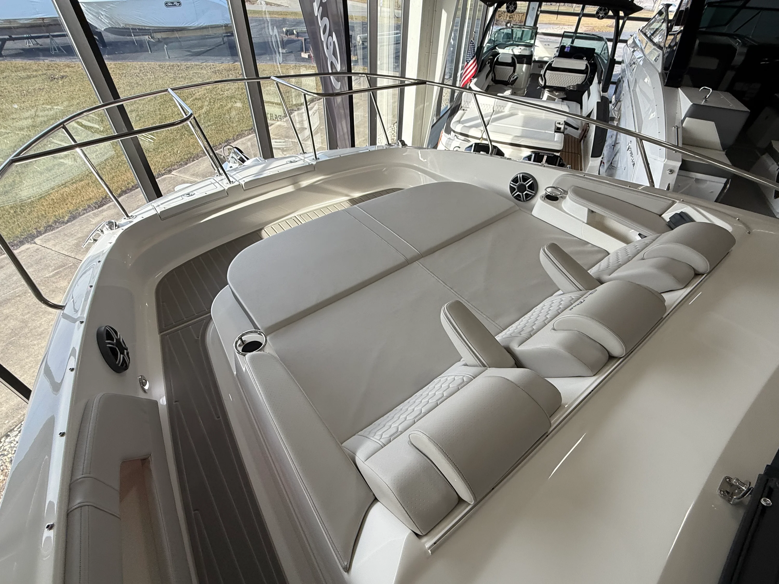 2026 Sea Ray Sundancer 320 Image Thumbnail #88