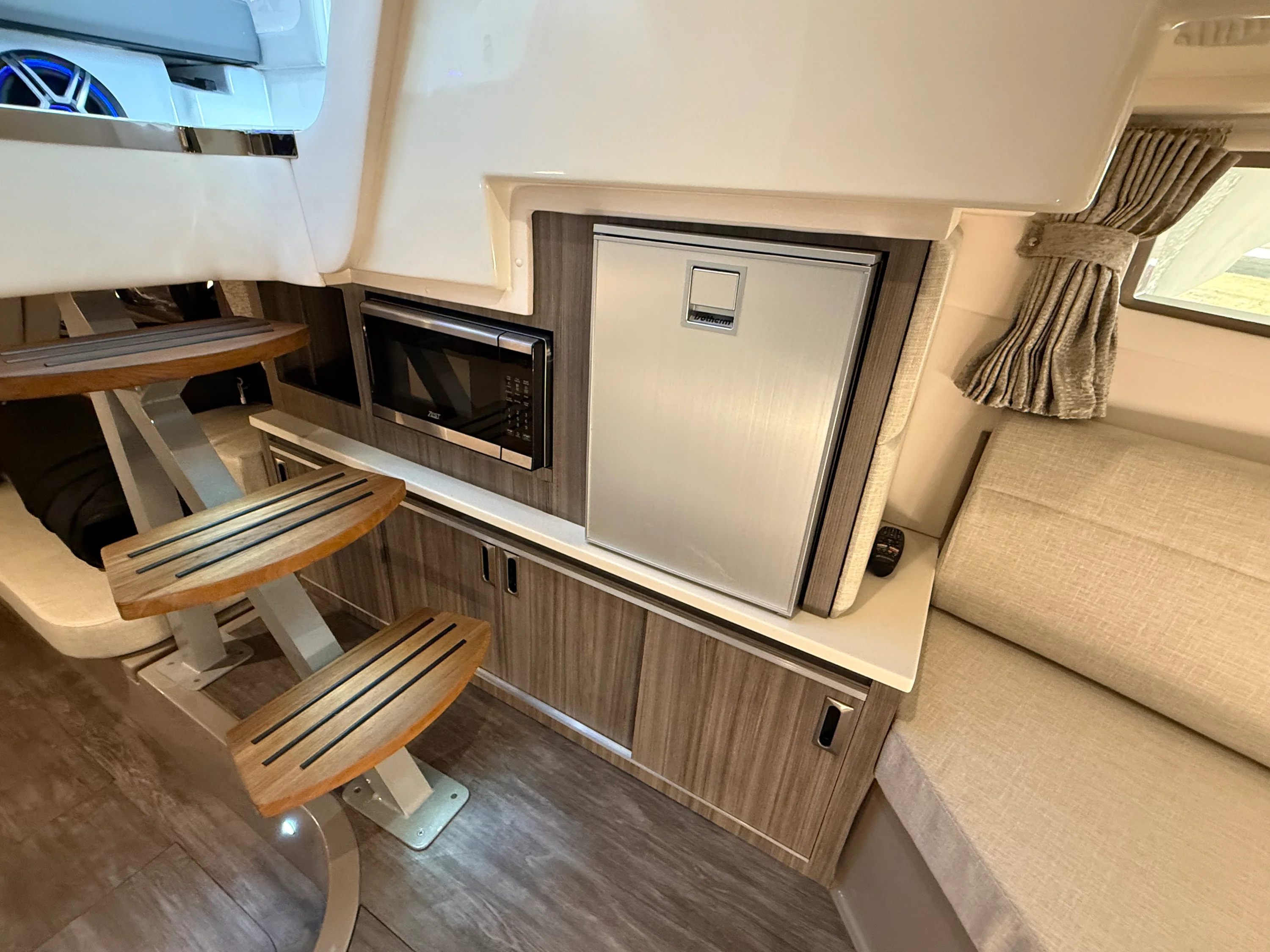 2026 Sea Ray Sundancer 320 Image Thumbnail #93