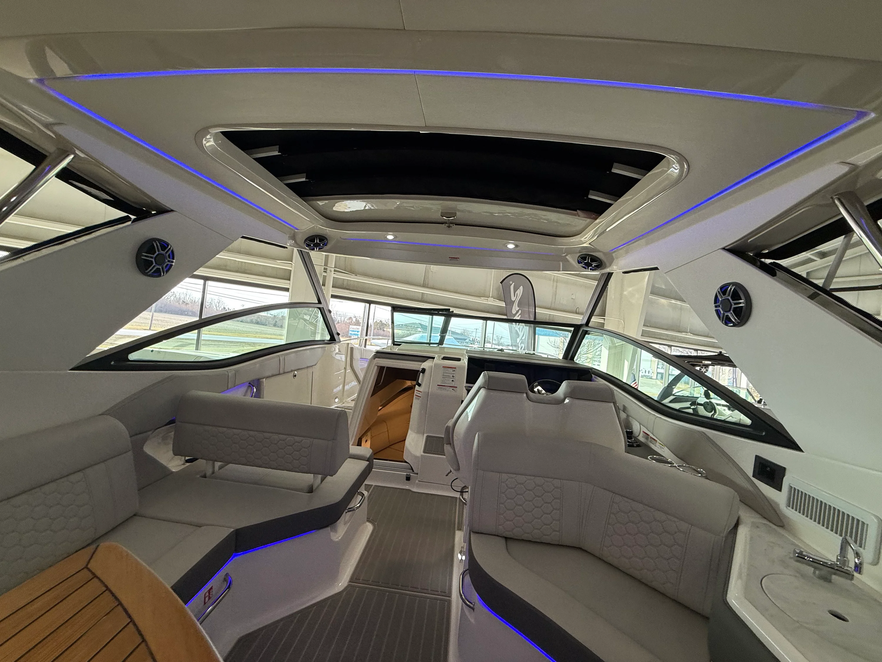 2026 Sea Ray Sundancer 320 Image Thumbnail #97