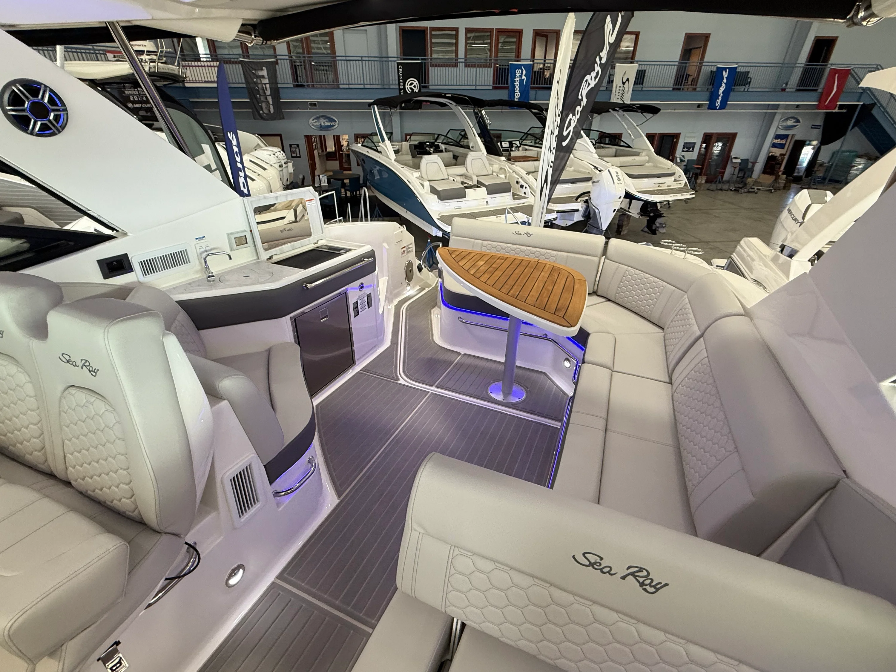 2026 Sea Ray Sundancer 320 Image Thumbnail #87
