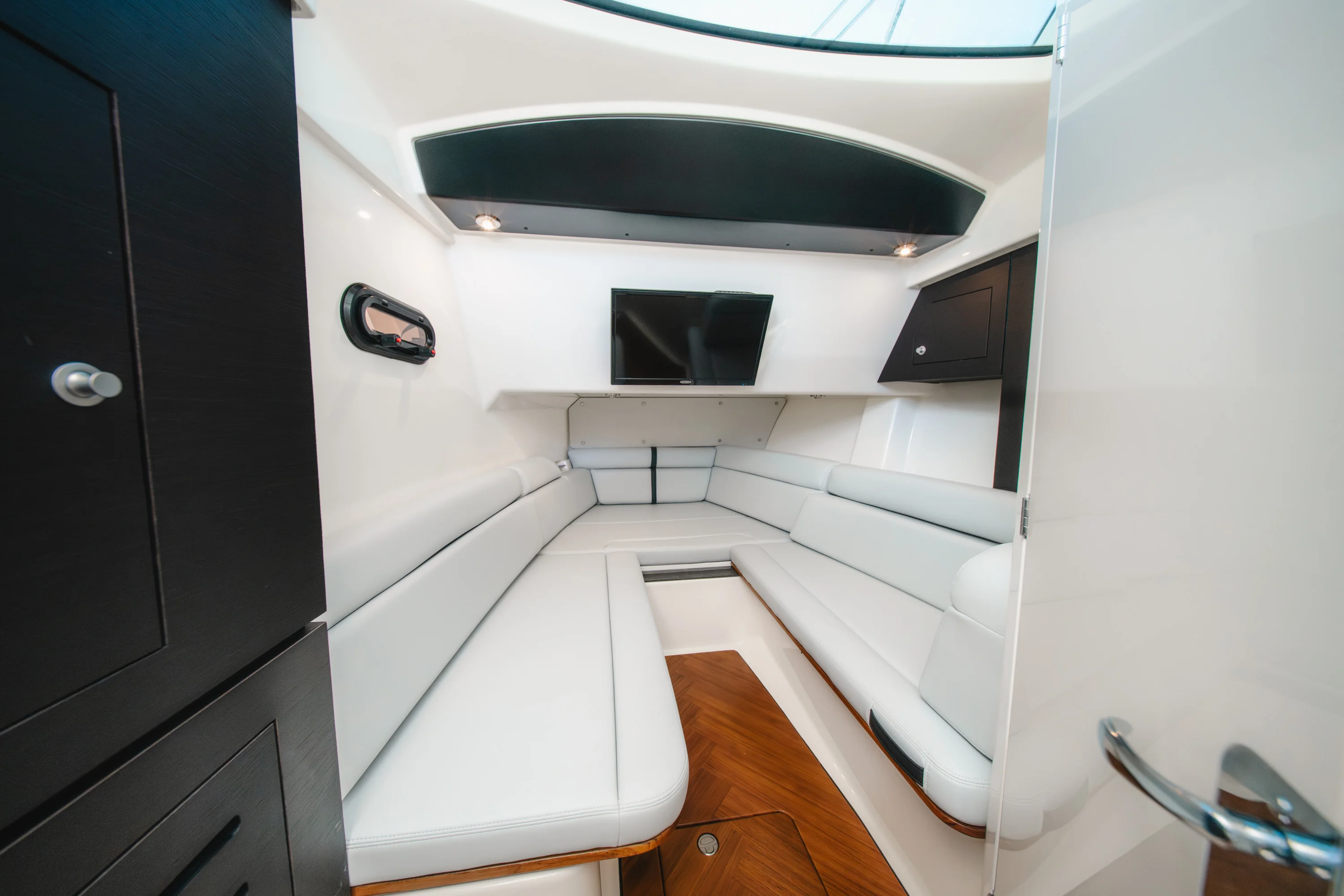 2026 Boston Whaler 350 Realm Image Thumbnail #21