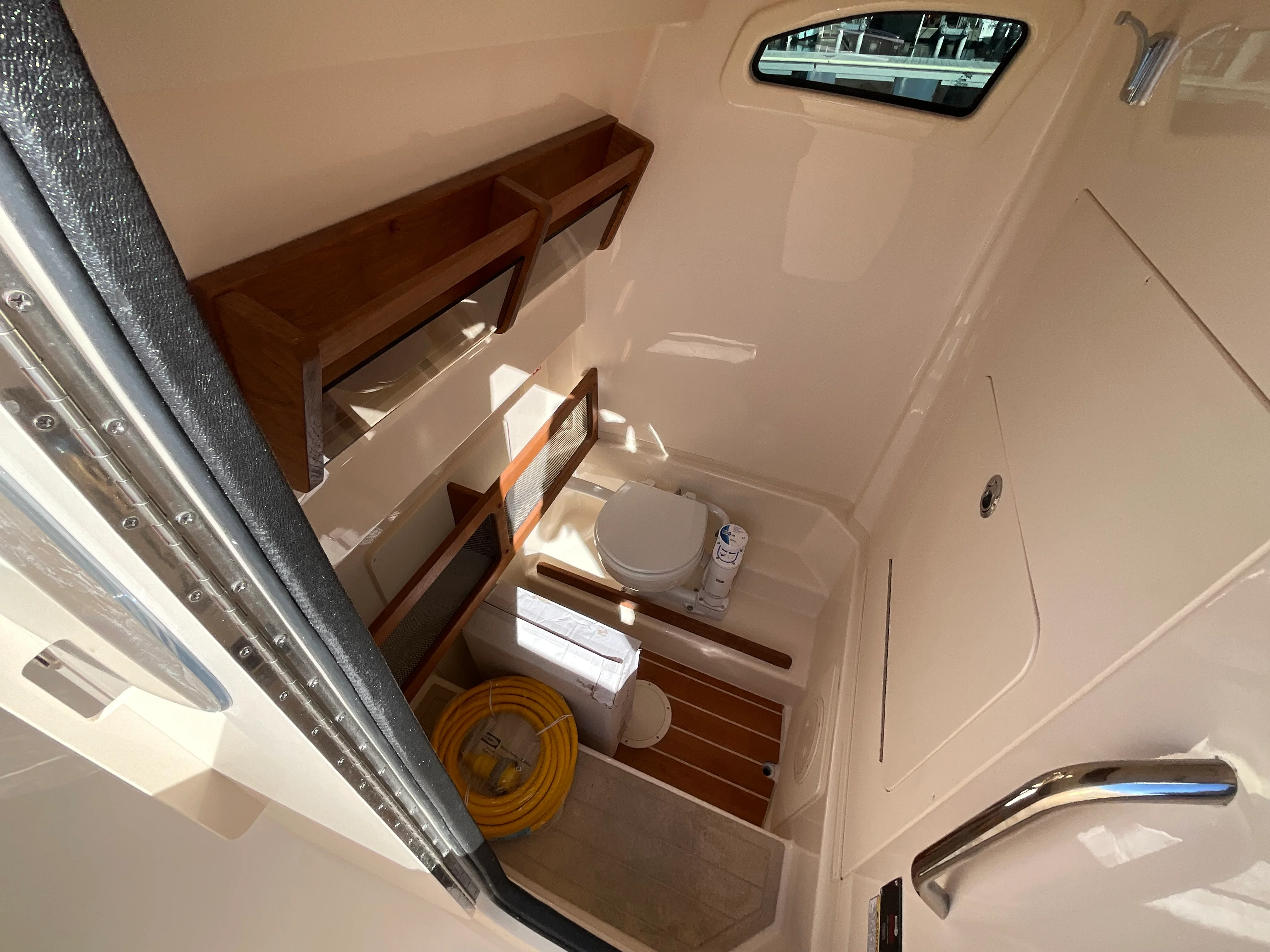 2026 Grady-White Canyon 271 Image Thumbnail #9