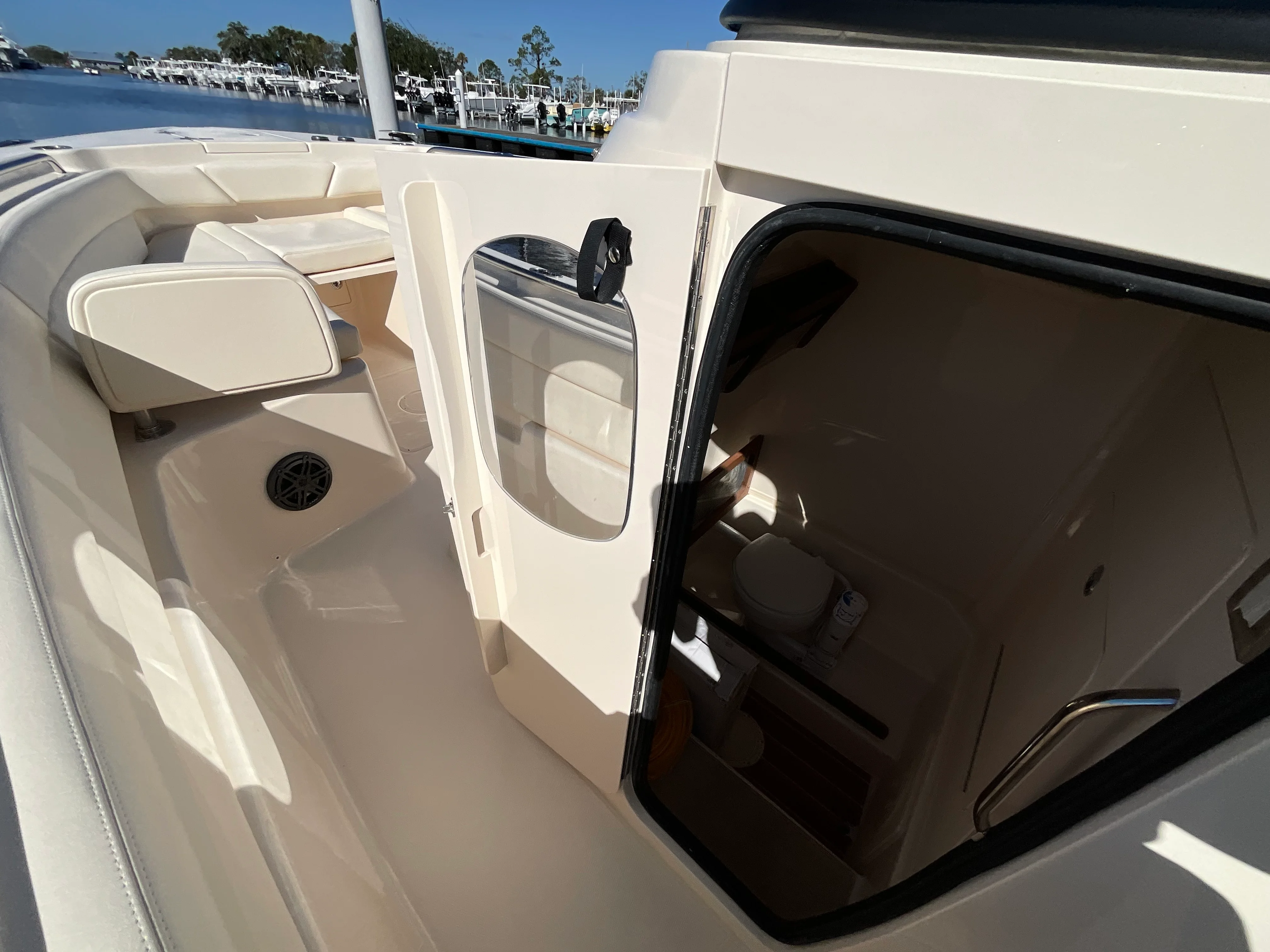 2026 Grady-White Canyon 271 Image Thumbnail #8