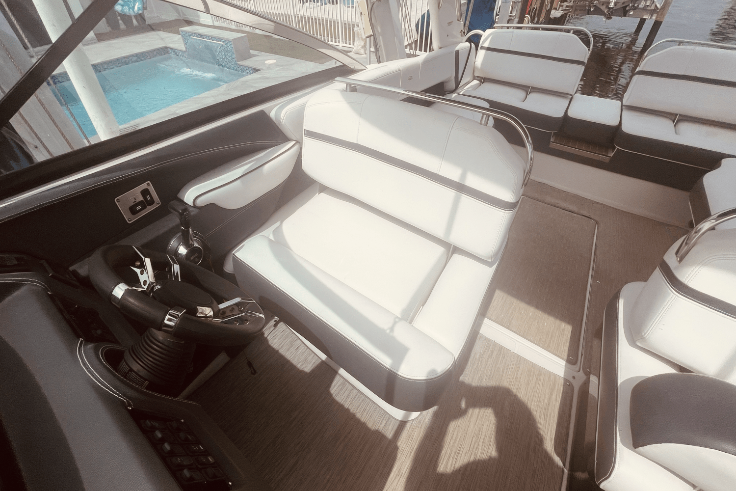 2017 Regal 2800 BOWRIDER Image Thumbnail #24