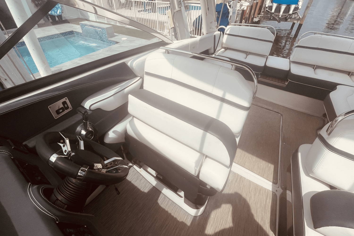 2017 Regal 2800 BOWRIDER Image Thumbnail #25