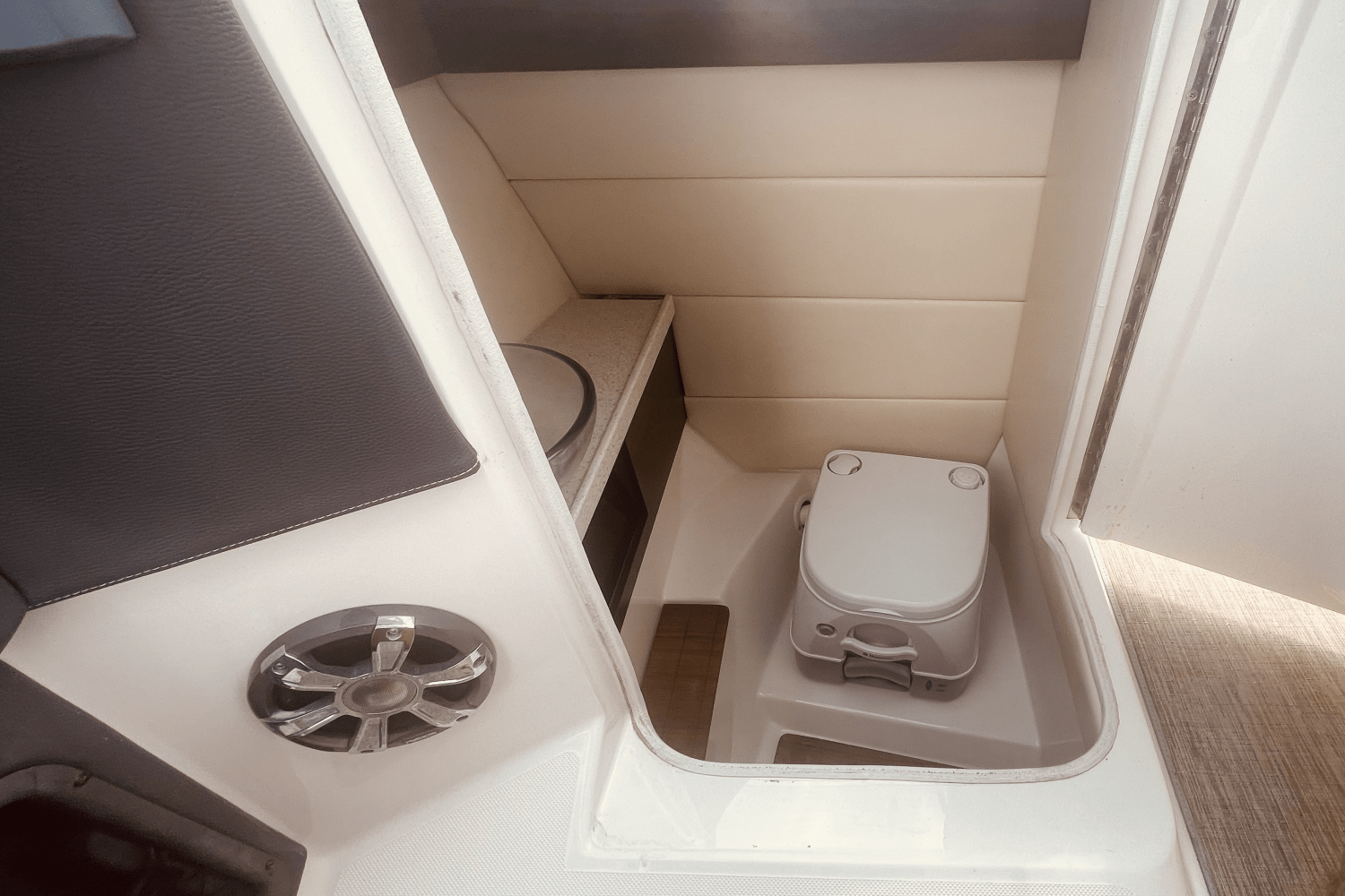 2017 Regal 2800 BOWRIDER Image Thumbnail #39