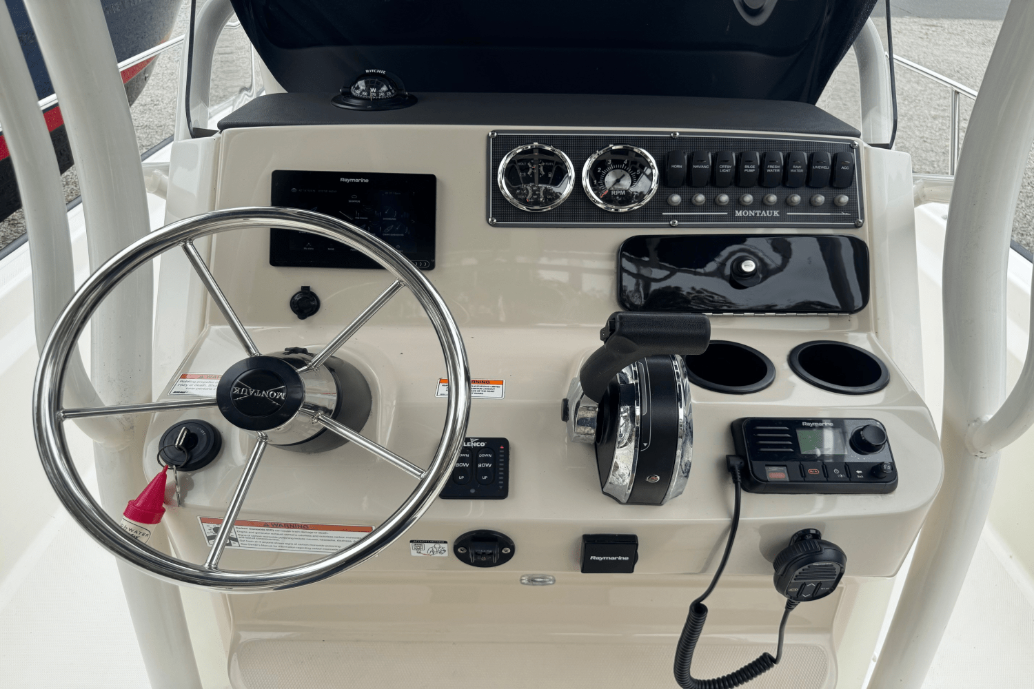 2019 Boston Whaler 210 MONTAUK Image Thumbnail #11