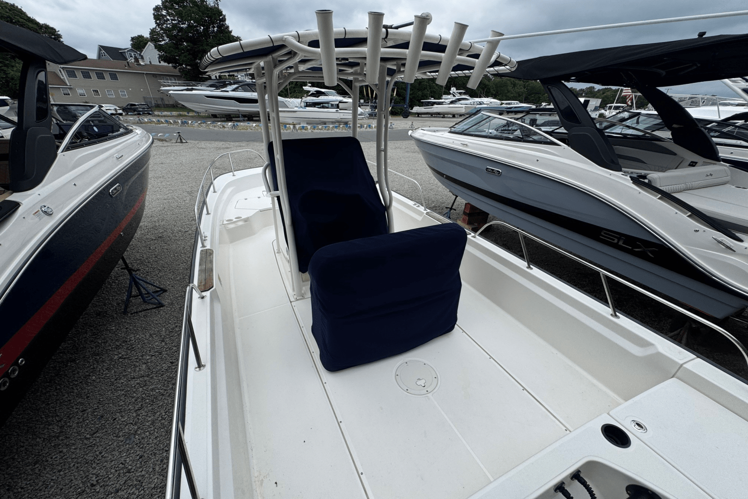2019 Boston Whaler 210 MONTAUK Image Thumbnail #4