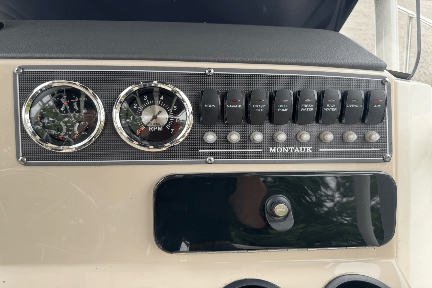 2019 Boston Whaler 210 MONTAUK Image Thumbnail #9