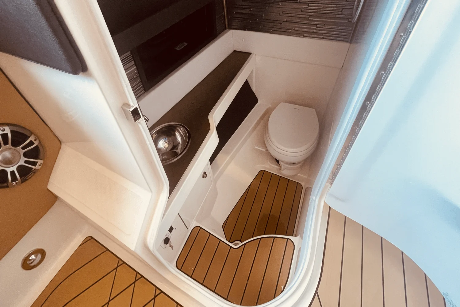 2024 Sea Ray 310 SLX OB Image Thumbnail #49