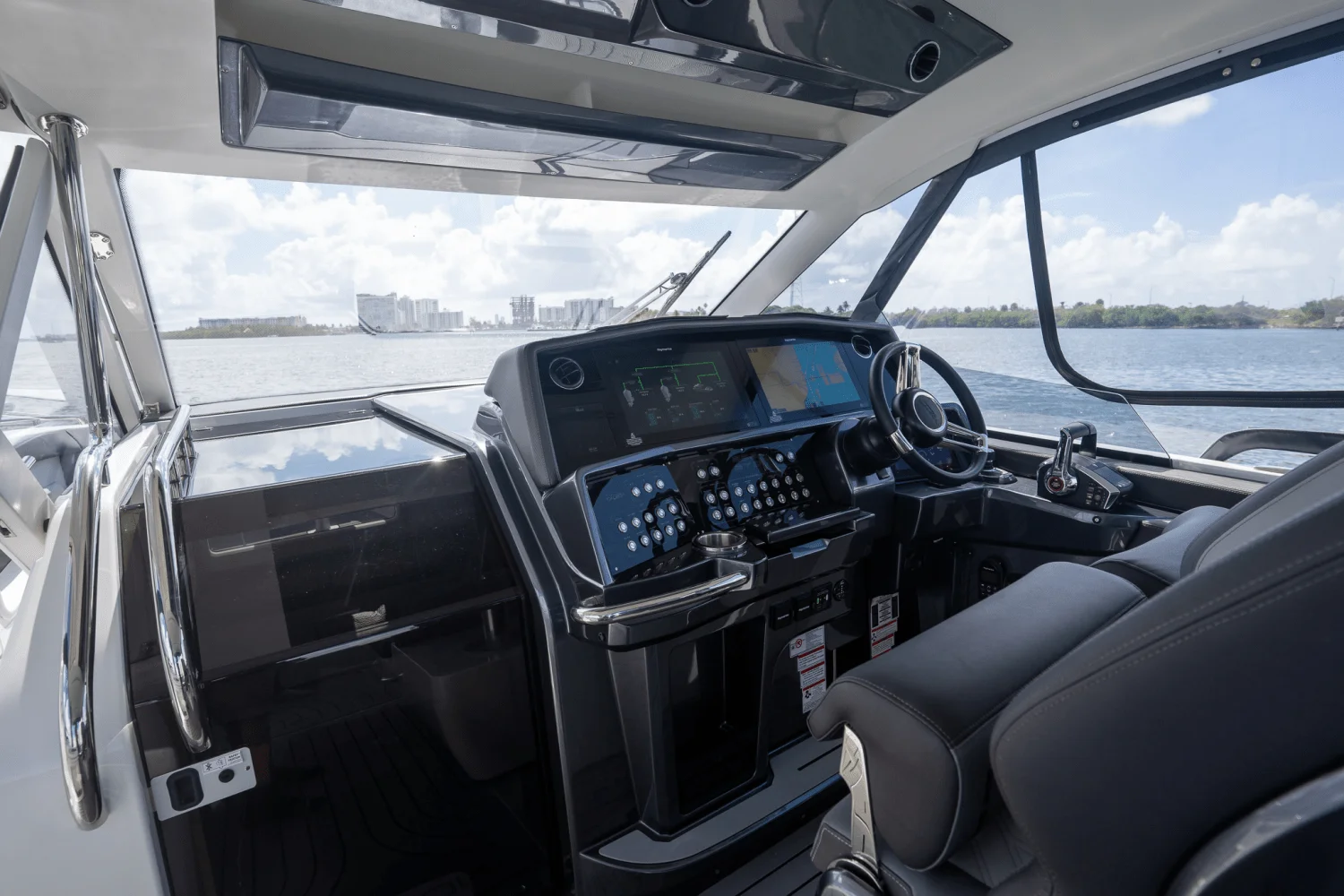 2024 Galeon 325 GTO Image Thumbnail #3