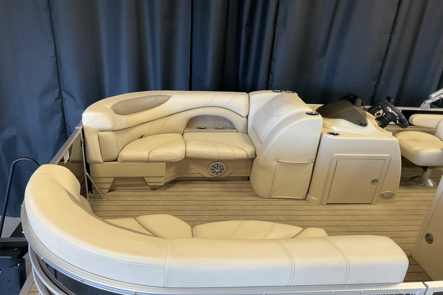 2018 Sylvan 8520 CNF Image Thumbnail #1