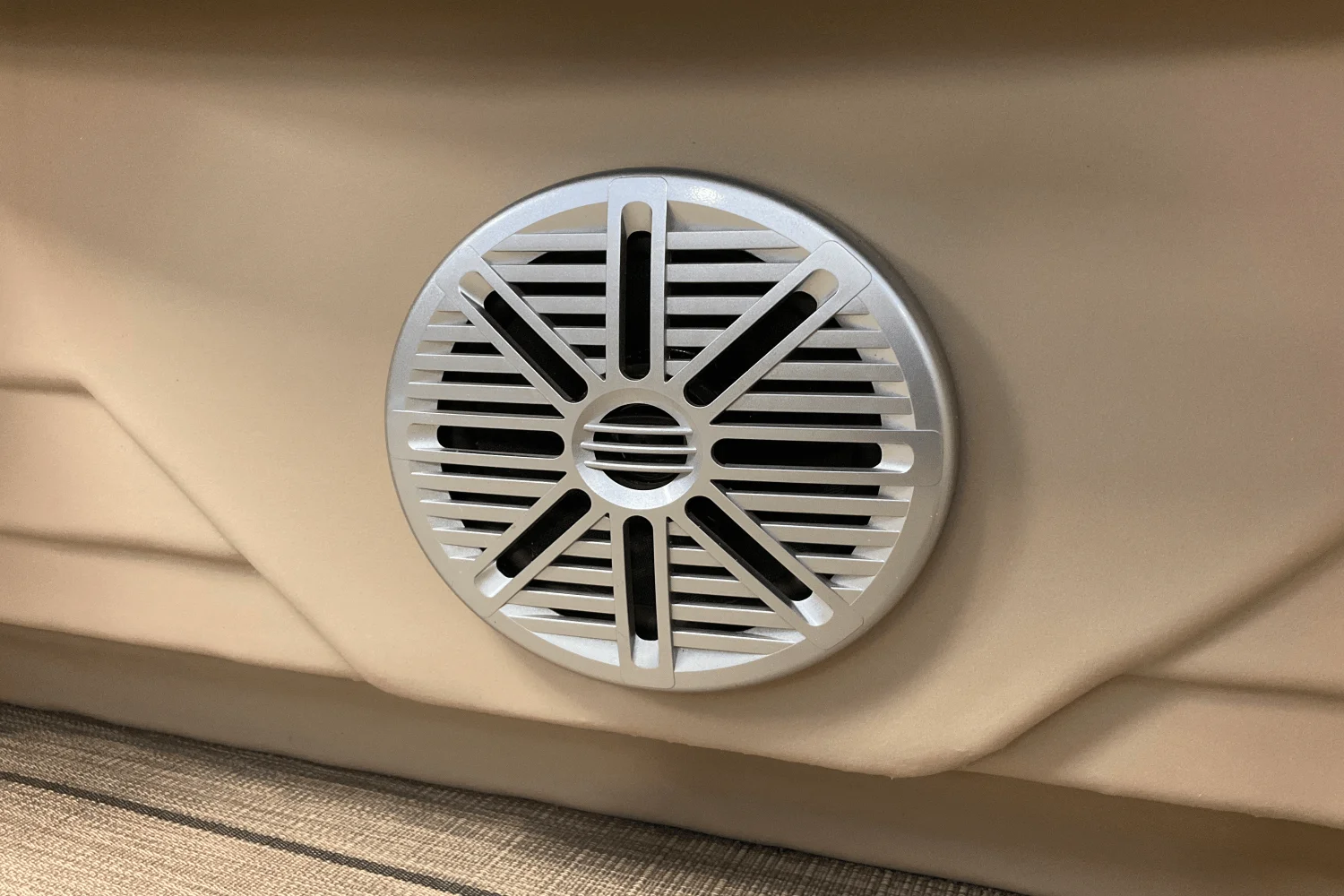 2018 Sylvan 8520 CNF Image Thumbnail #24