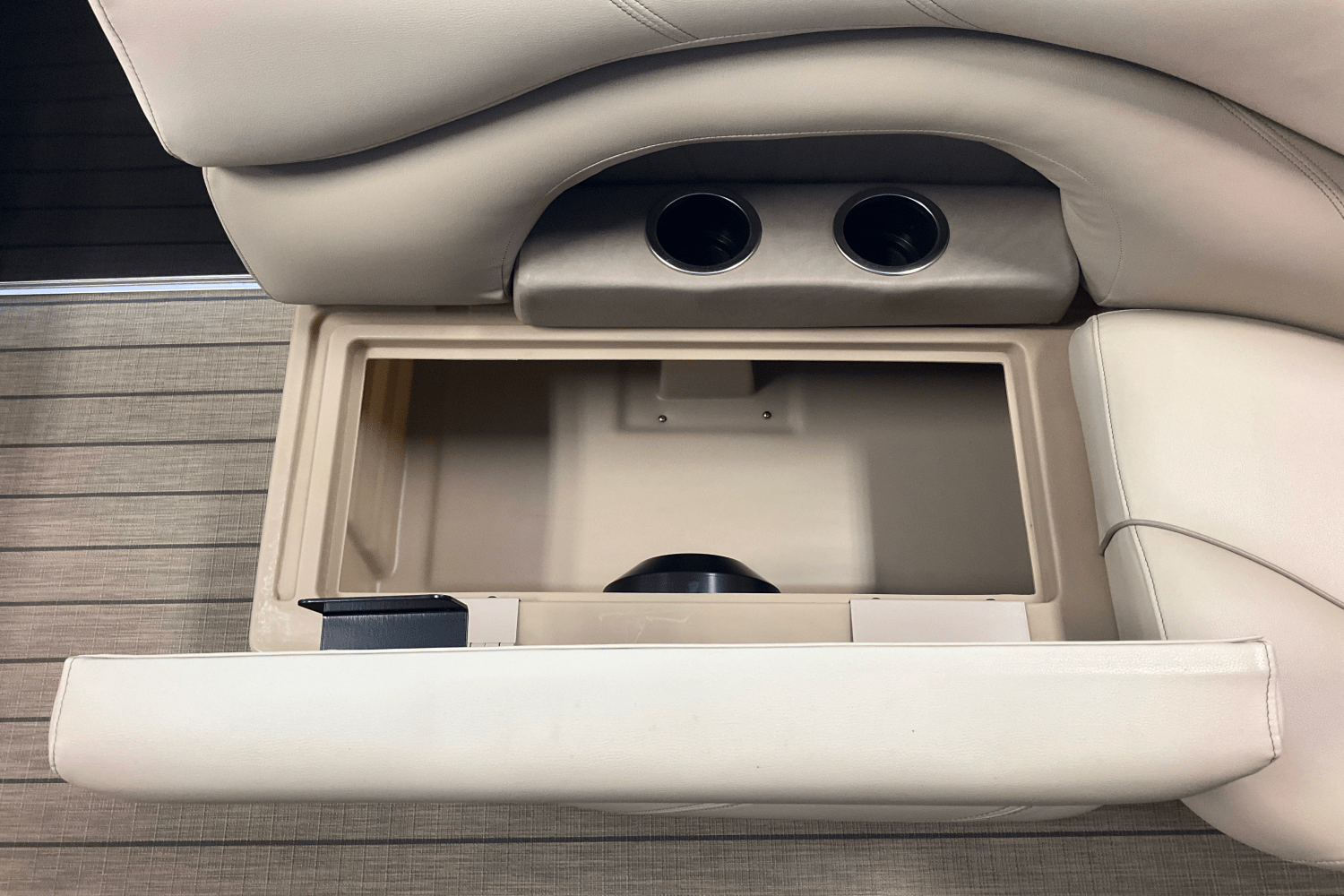 2018 Sylvan 8520 CNF Image Thumbnail #30