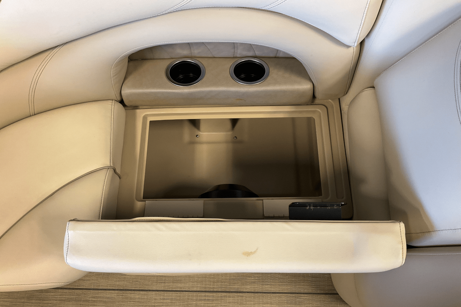 2018 Sylvan 8520 CNF Image Thumbnail #17