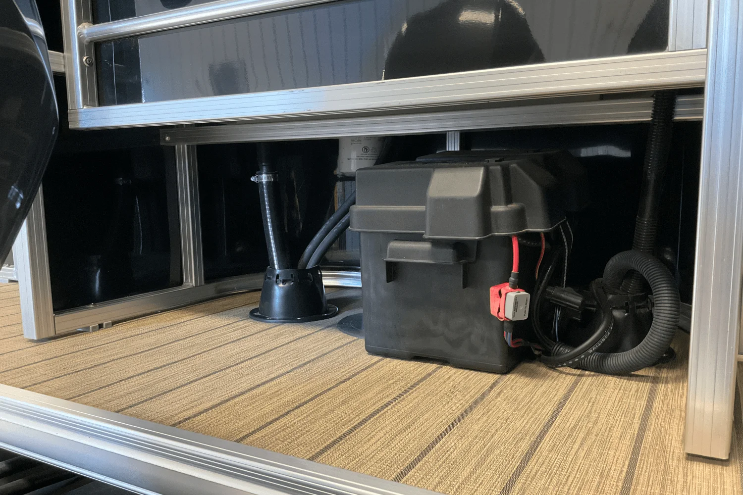 2018 Sylvan 8520 CNF Image Thumbnail #10