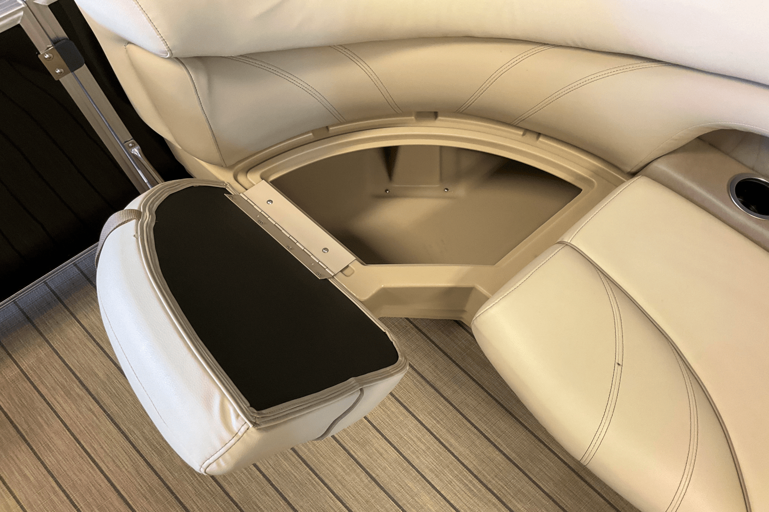 2018 Sylvan 8520 CNF Image Thumbnail #16