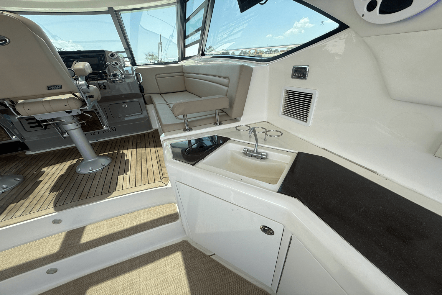 2016 Sea Ray 540 SUNDANCER Image Thumbnail #24