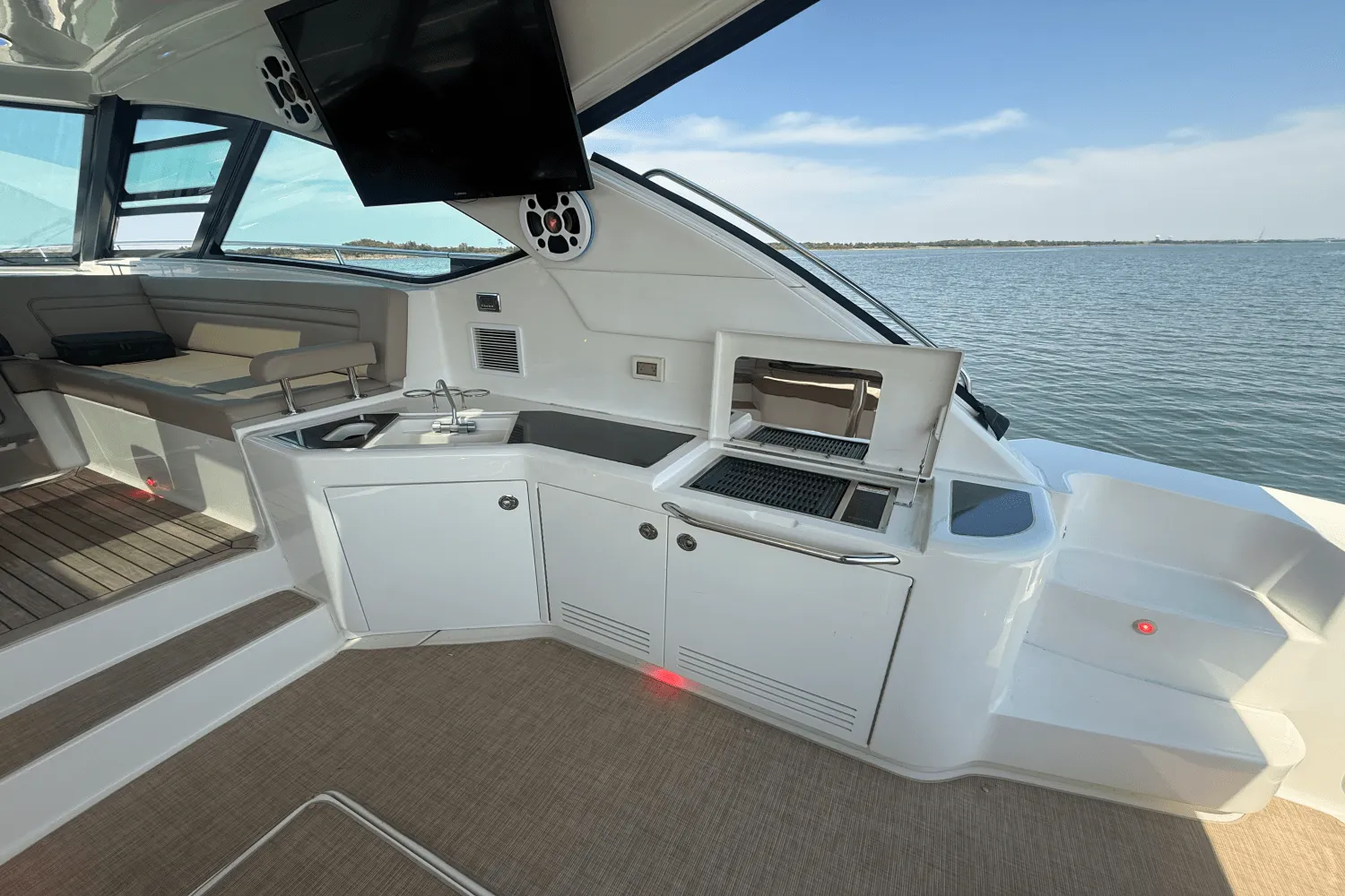 2016 Sea Ray
                                                             540 SUNDANCER Image Thumbnail #30