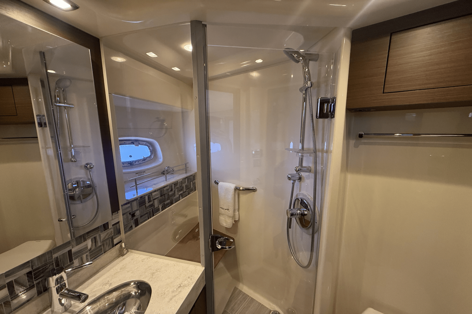 2016 Sea Ray 540 SUNDANCER Image Thumbnail #55
