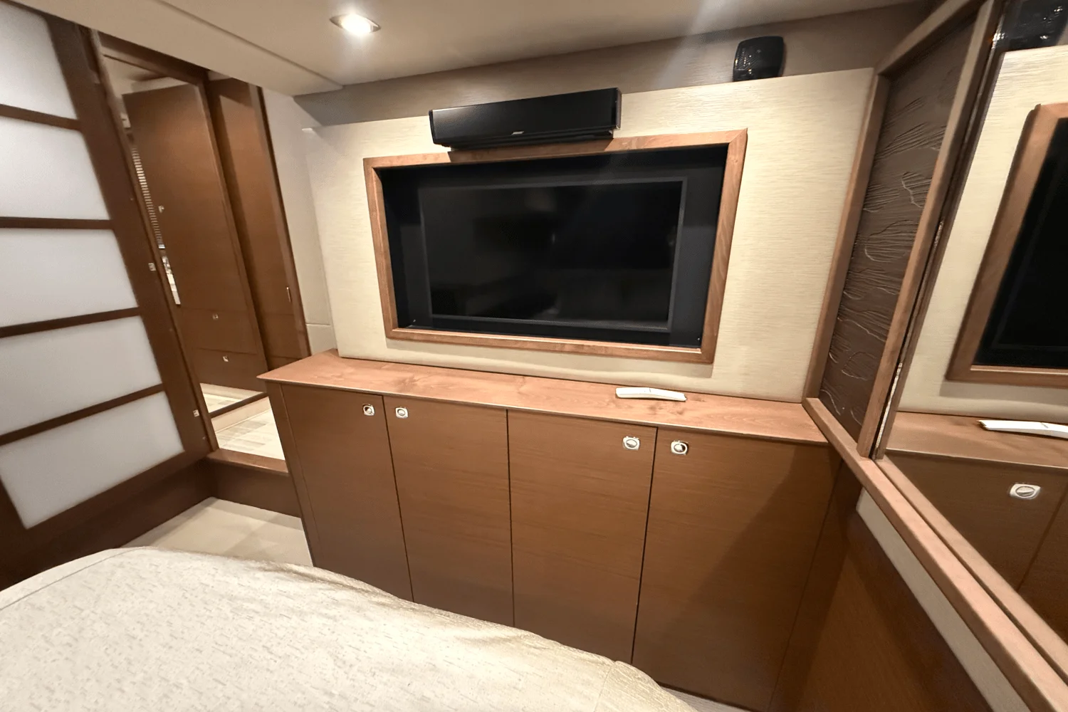 2016 Sea Ray
                                                             540 SUNDANCER Image Thumbnail #96