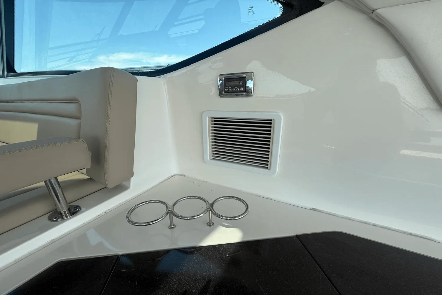 2016 Sea Ray
                                                             540 SUNDANCER Image Thumbnail #37