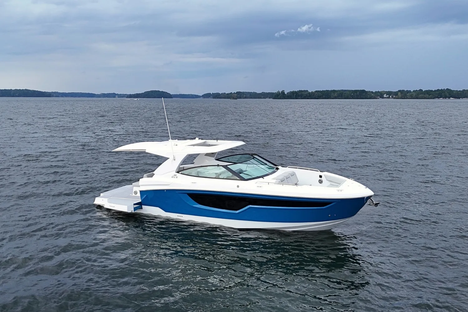 2026 Cruisers Yachts 38 GLS Image Thumbnail #5