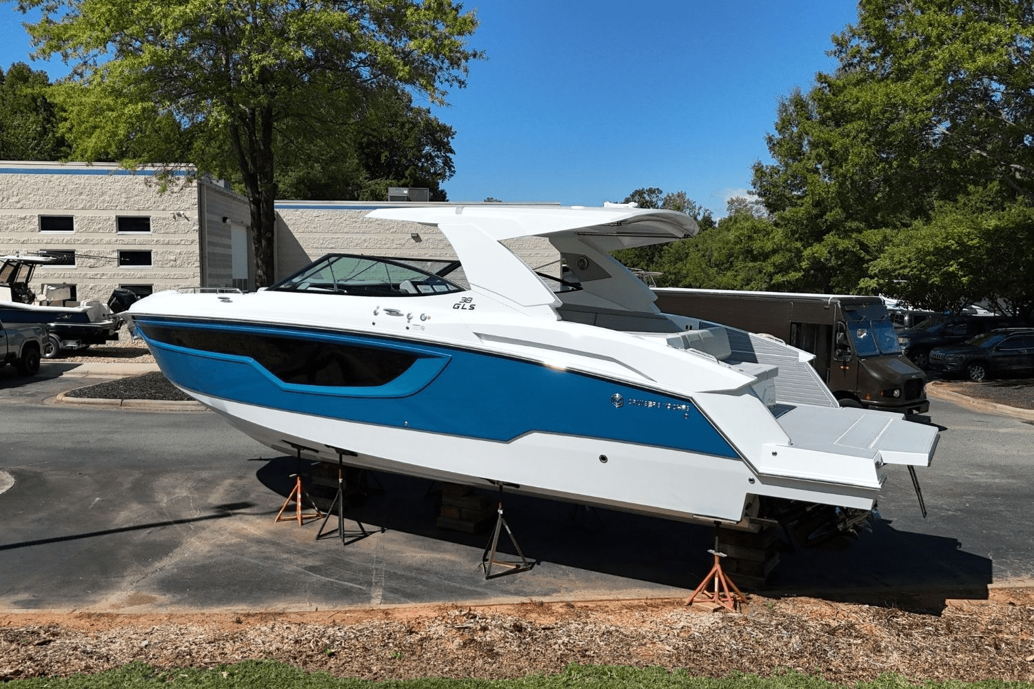 2026 Cruisers Yachts 38 GLS Image Thumbnail #5