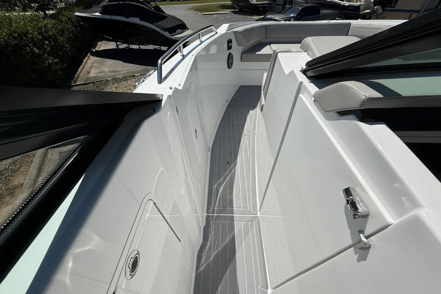 2026 Cruisers Yachts 38 GLS Image Thumbnail #38