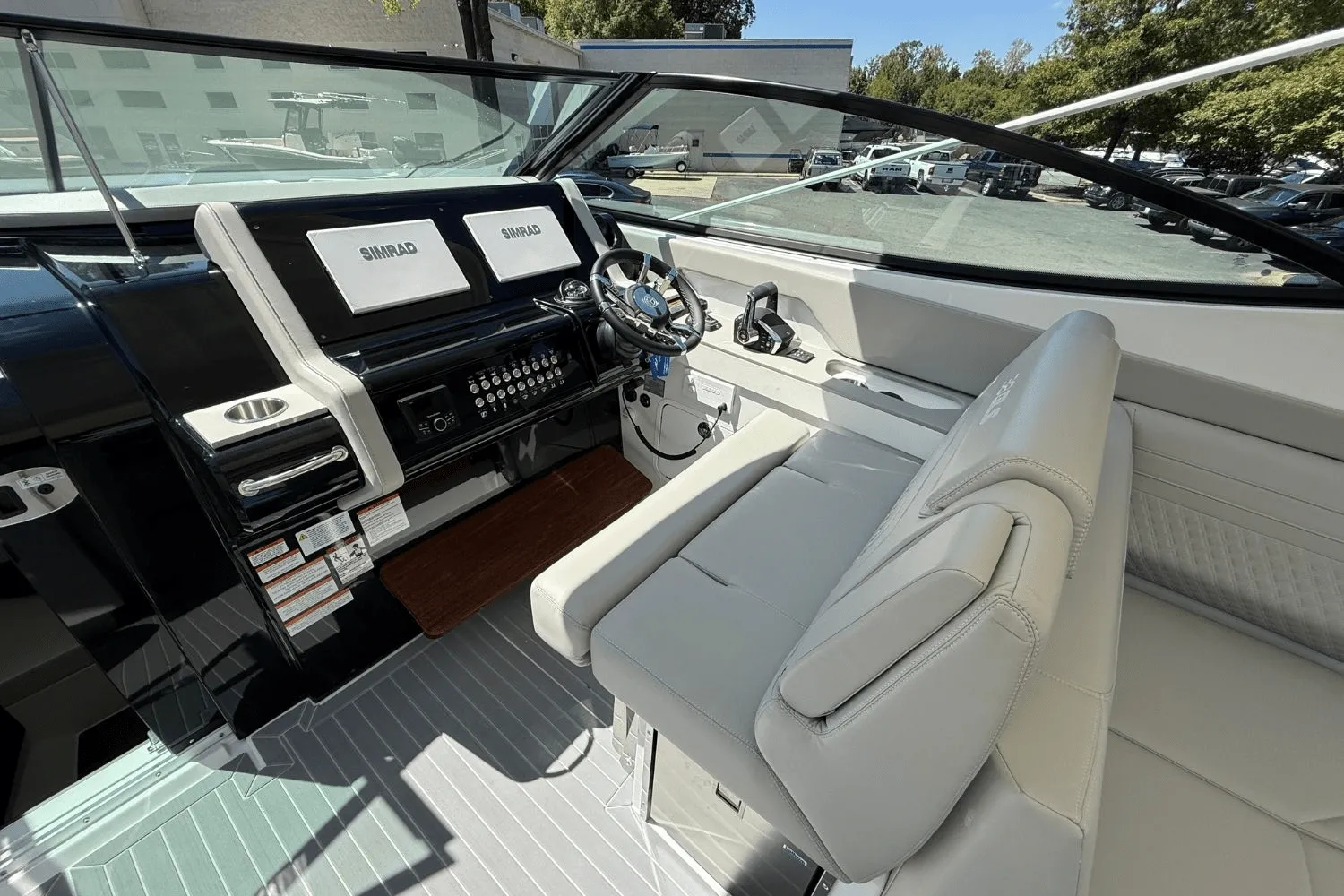 2026 Cruisers Yachts 38 GLS Image Thumbnail #32