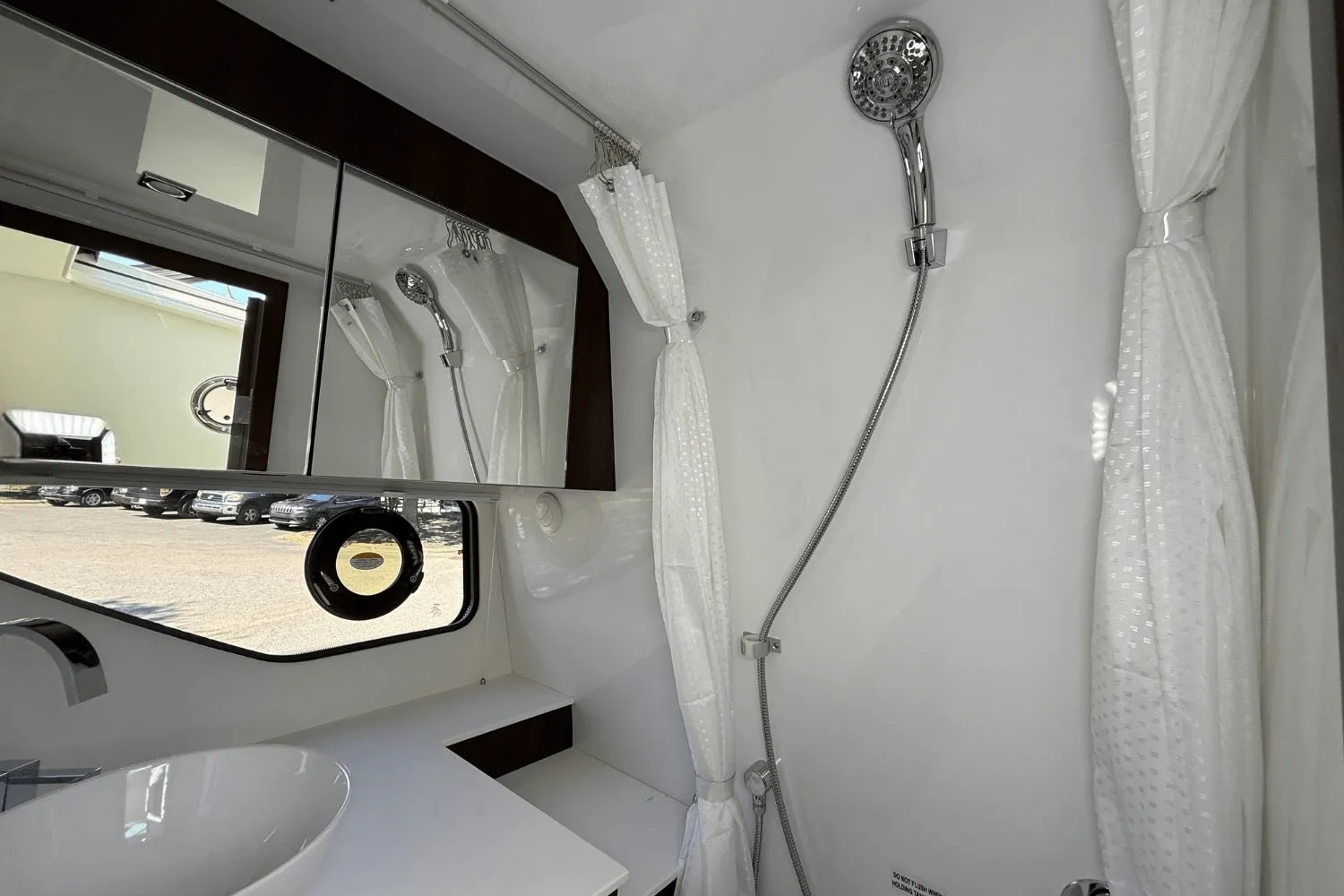 2026 Cruisers Yachts 38 GLS Image Thumbnail #49