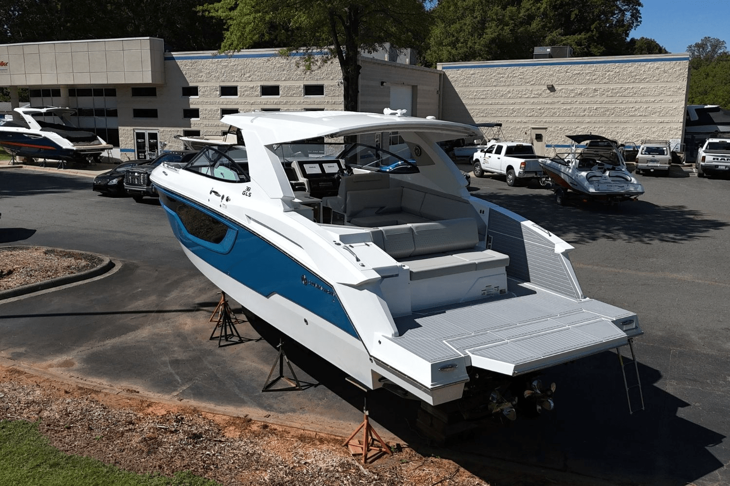 2026 Cruisers Yachts 38 GLS Image Thumbnail #10