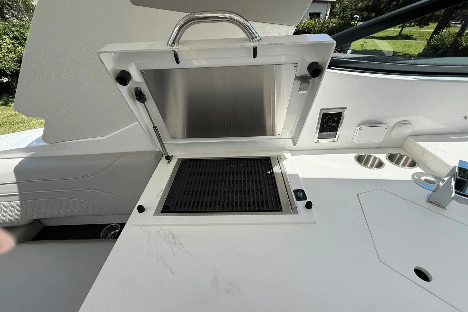 2026 Cruisers Yachts 38 GLS Image Thumbnail #26