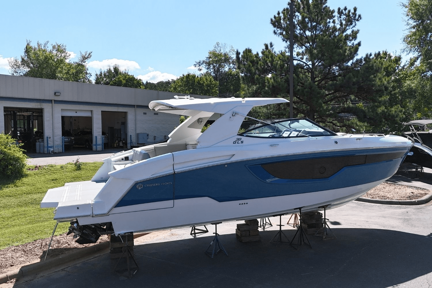 2026 Cruisers Yachts 38 GLS Image Thumbnail #2
