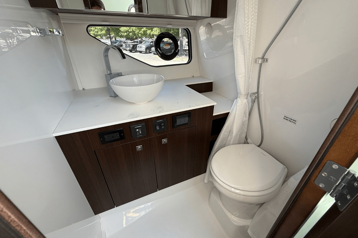 2026 Cruisers Yachts 38 GLS Image Thumbnail #45