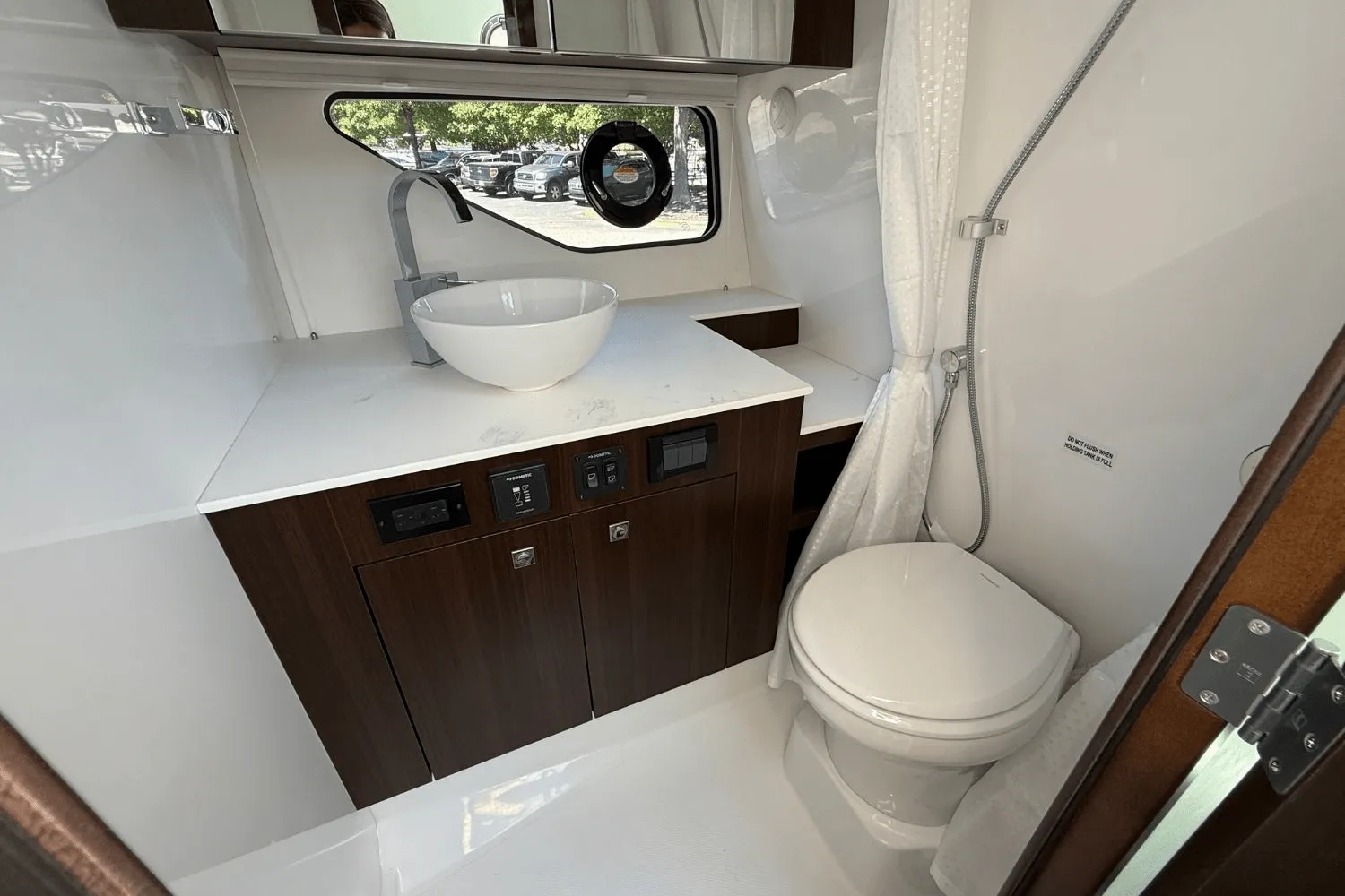 2026 Cruisers Yachts 38 GLS Image Thumbnail #46