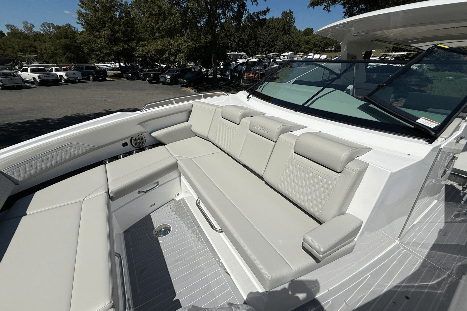 2026 Cruisers Yachts 38 GLS Image Thumbnail #40
